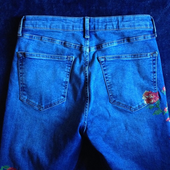 Topshop Floral Embroidered High Rise Jamie Jeans - Picture 3 of 9